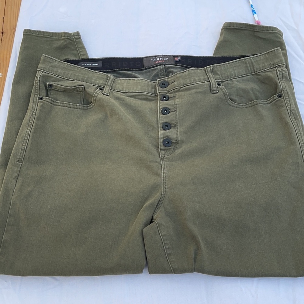 Torrid Olive Green High-Waisted Pants - Picture 4 of 8